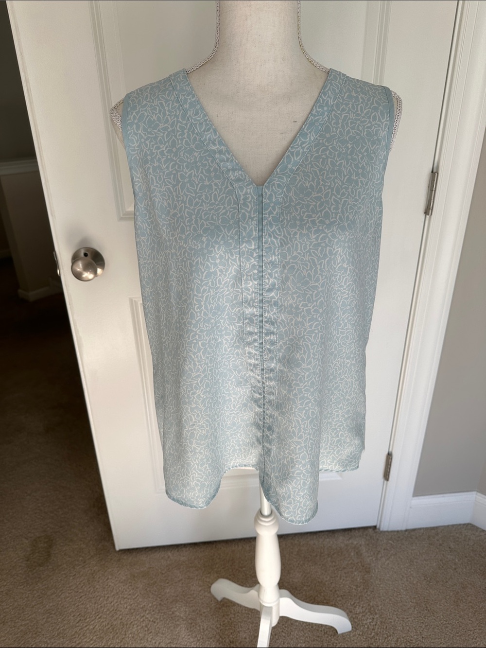 41 Hawthorn Pale Blue Floral V-Neck Sleeveless Camisole